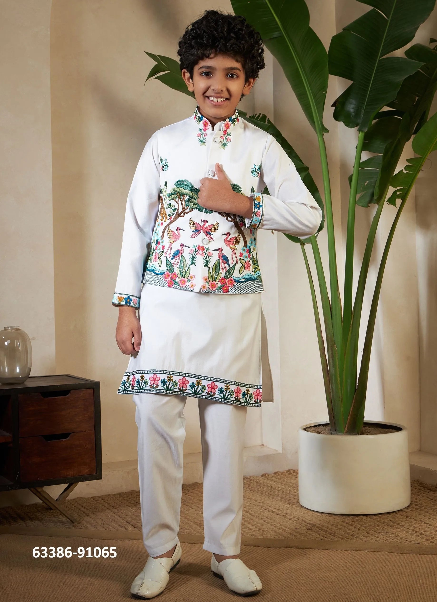 Royal Vantara – Boys Kurta Pajama met Jasje