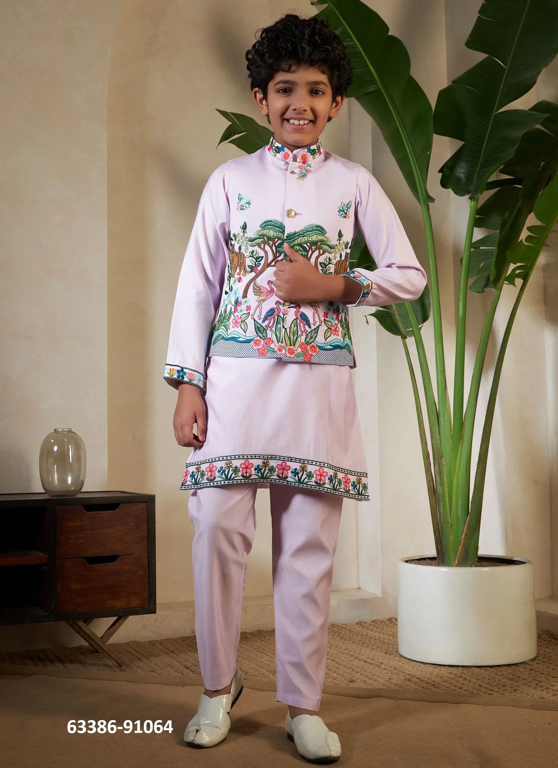 Royal Vantara – Boys Kurta Pajama met Jasje