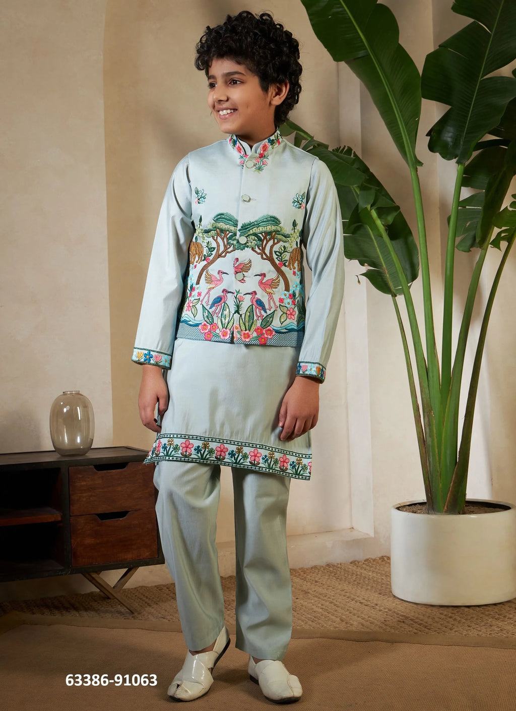 Royal Vantara – Boys Kurta Pajama met Jasje