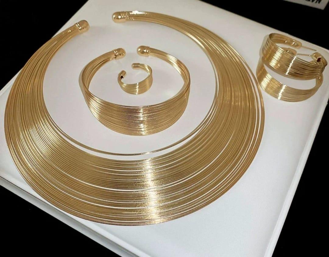 Gouden Multi-Wire Sieradenset | Ketting,Oorbellen , Armband & Ring