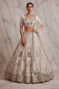 Ivory White Lehenga Choli marmeren achtergrond