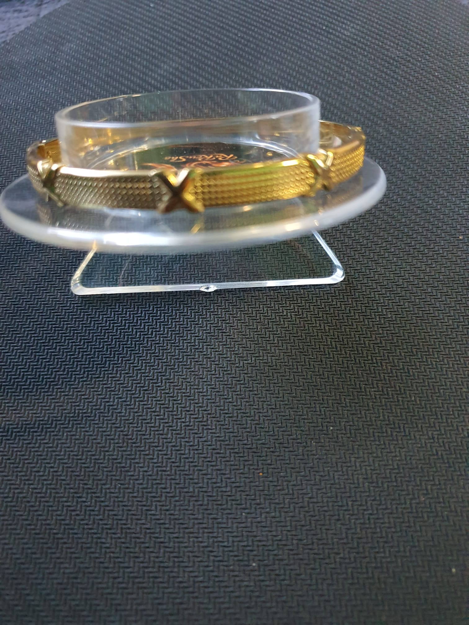 Gouden Bangle Armband met X-detail