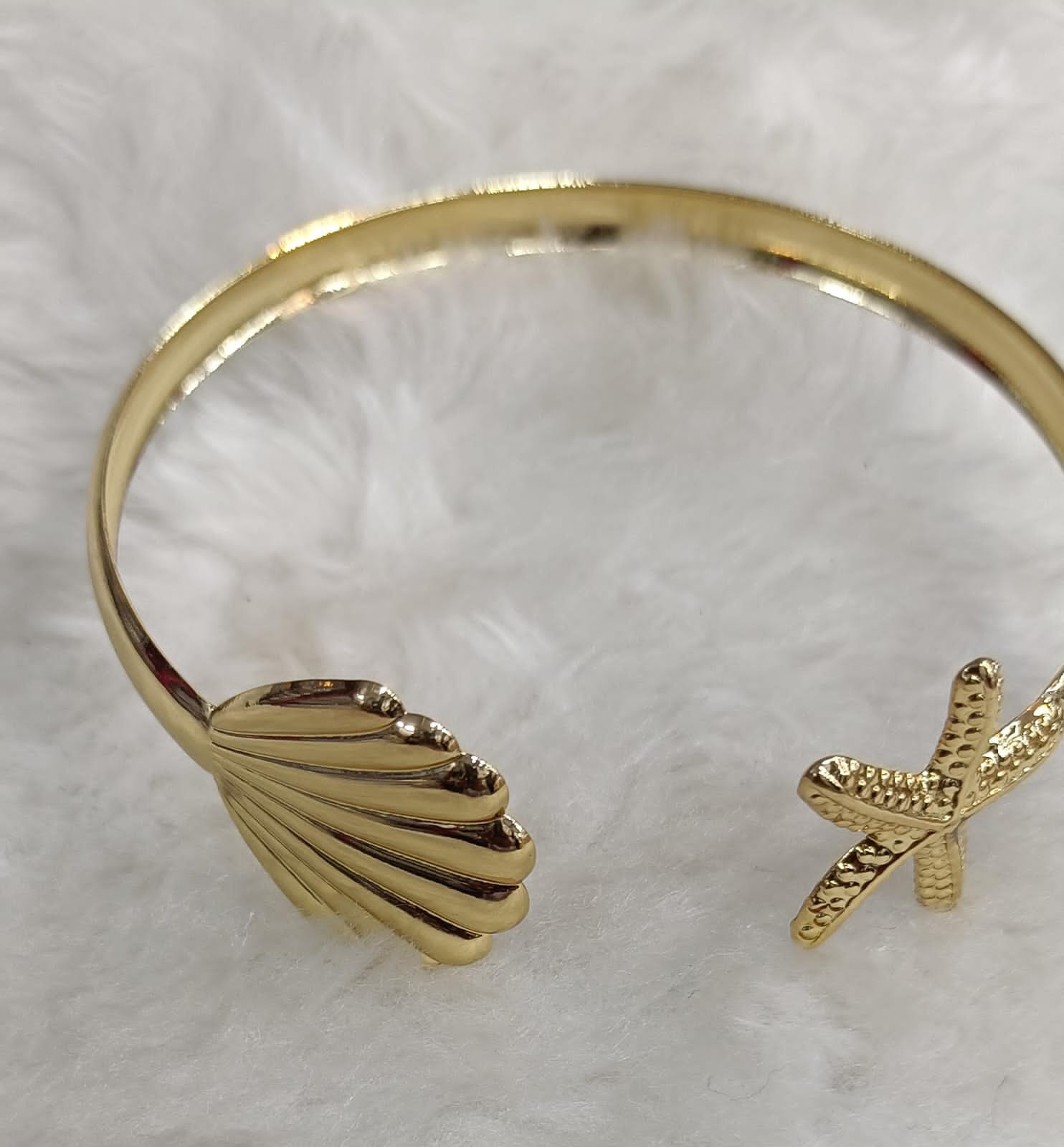 Gouden Schelp & Zeester Armband - Open Bangle