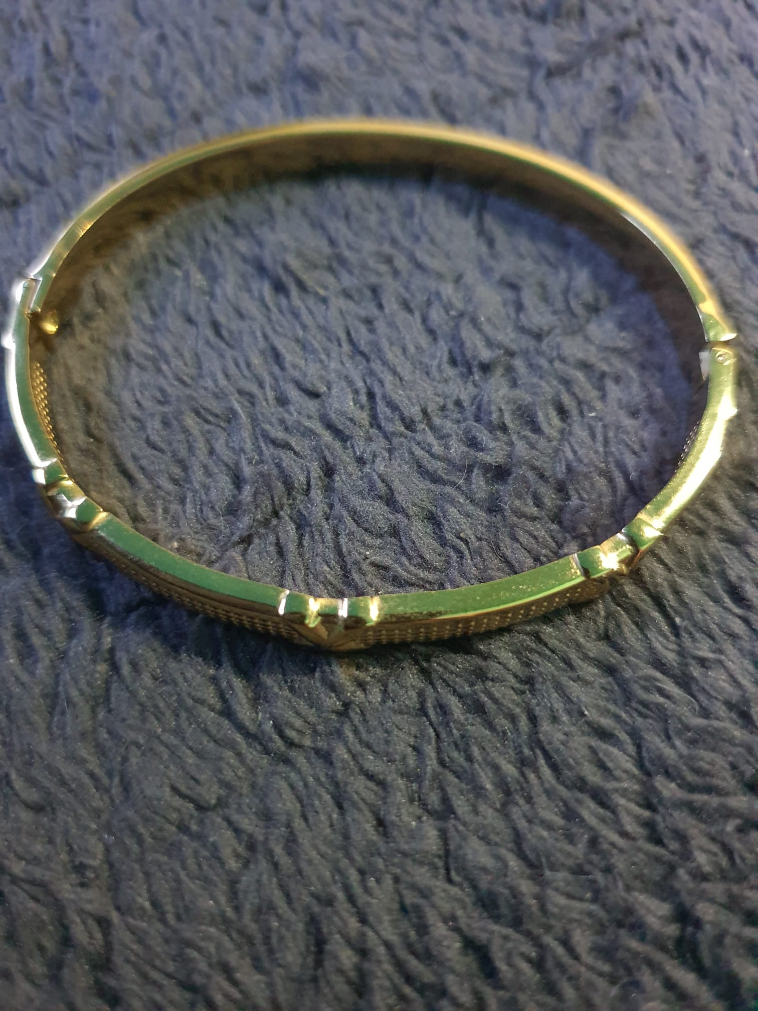 Gouden Bangle Armband met X-detail