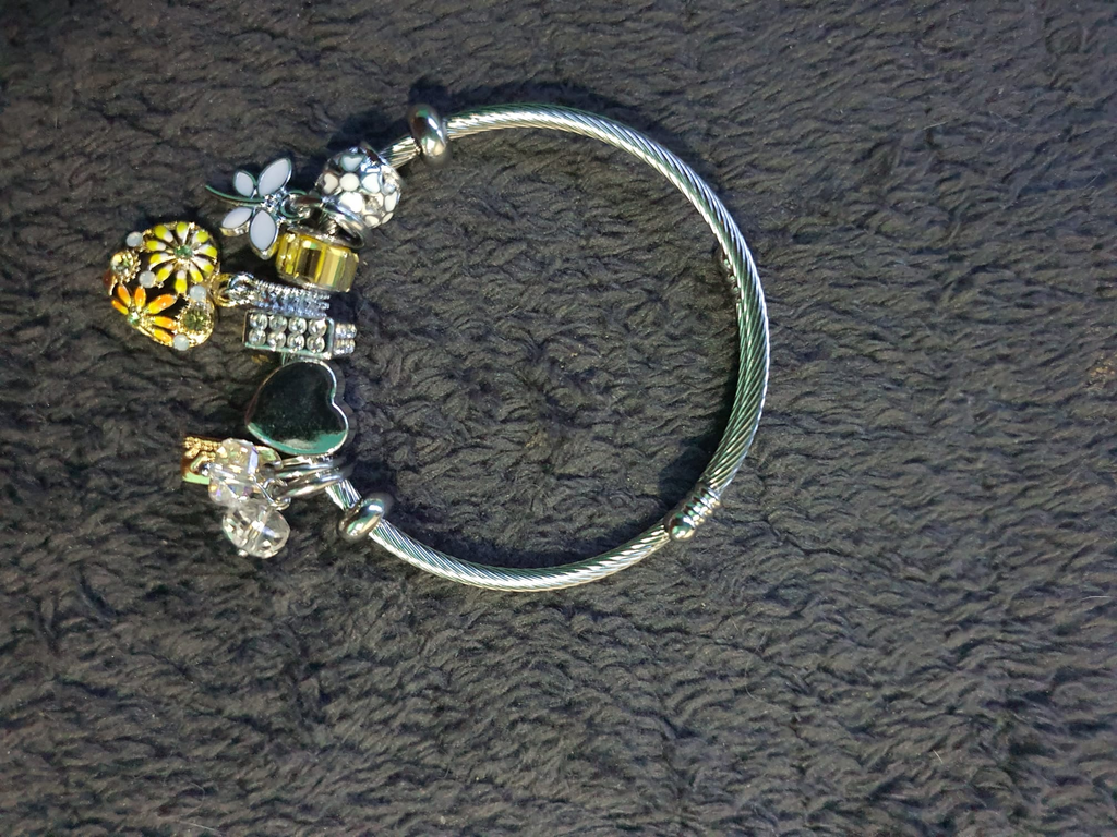 Zilveren Kabel Bangle – Zonnebloem & Mint Hart Charms