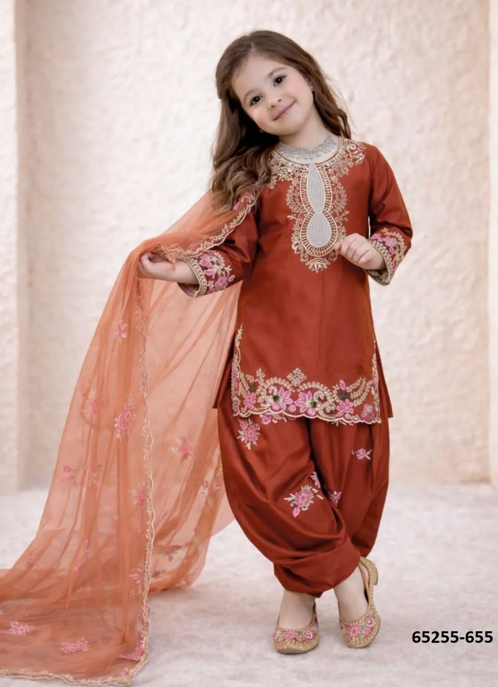 Romaisha – Meisjes Salwar Kameez | Full Stitched | Crape met Borduurwerk & Pailletten