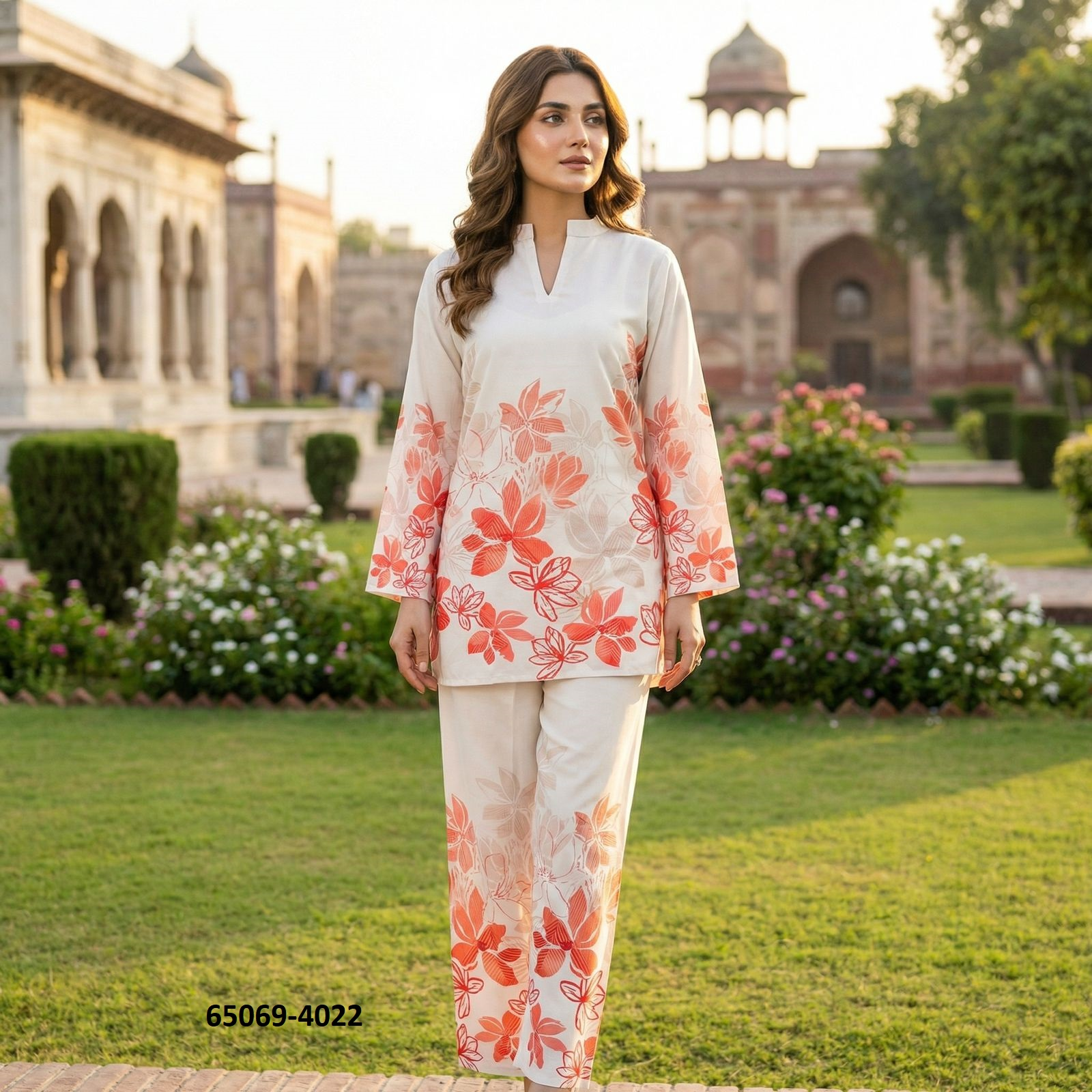 Lora Vogue Co-ord Set - Crème met Koraalrode Lotus Print
