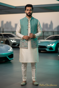 Mint Turquoise Kurta Pajama met Koti cinematic