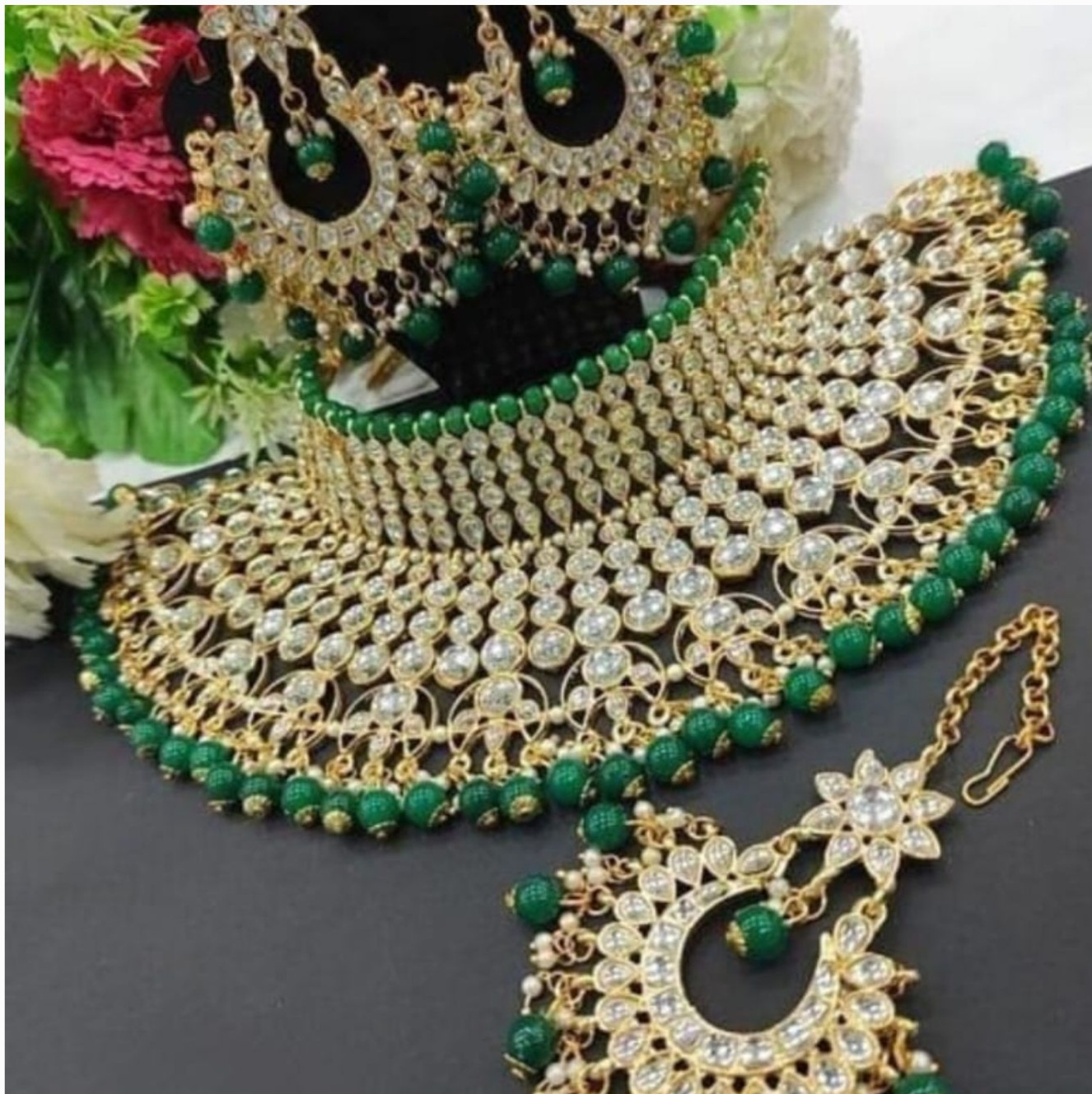 Emerald Green Choker Sieradenset | Ketting, Oorbellen & Maang Tikka