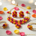Luxe bloemen bruidset flat lay wit marmer RaRouSha