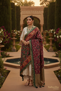 Luxe bordeaux groen ovale ikat dupatta Mughal tuin editorial RaRouSha